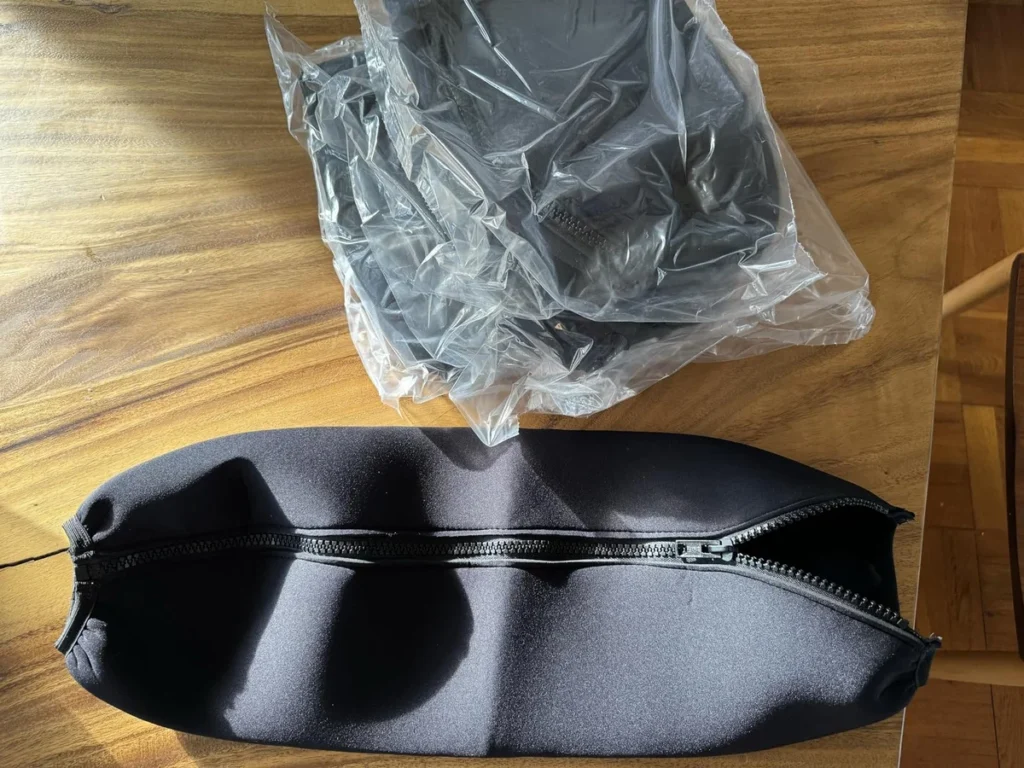 Neoprene ski binding travel padding sleeve for protecting alpine and touring bindings